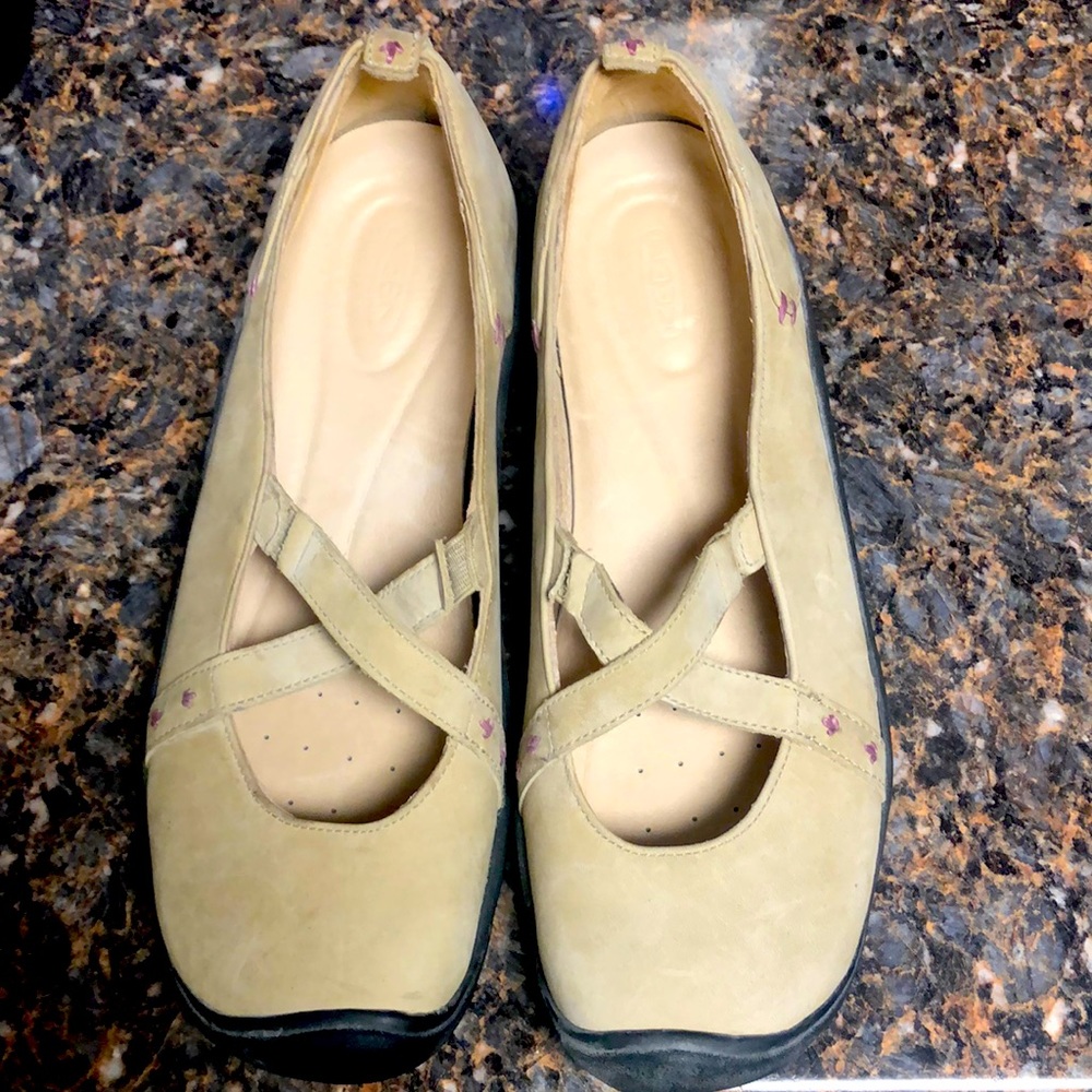 🧚‍♀️🧚‍♀️🧚‍♀️ KEEN SUEDE SHOE SIZE 11, EXCELLENT CONDITION, WORN ONCE 🧚‍♀️